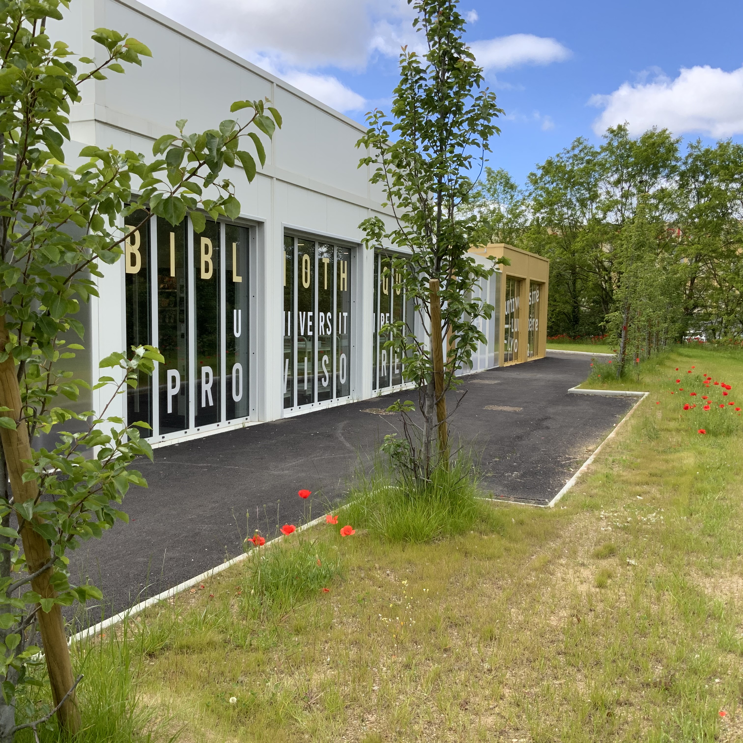 Façade de la BU provisoire de Bron