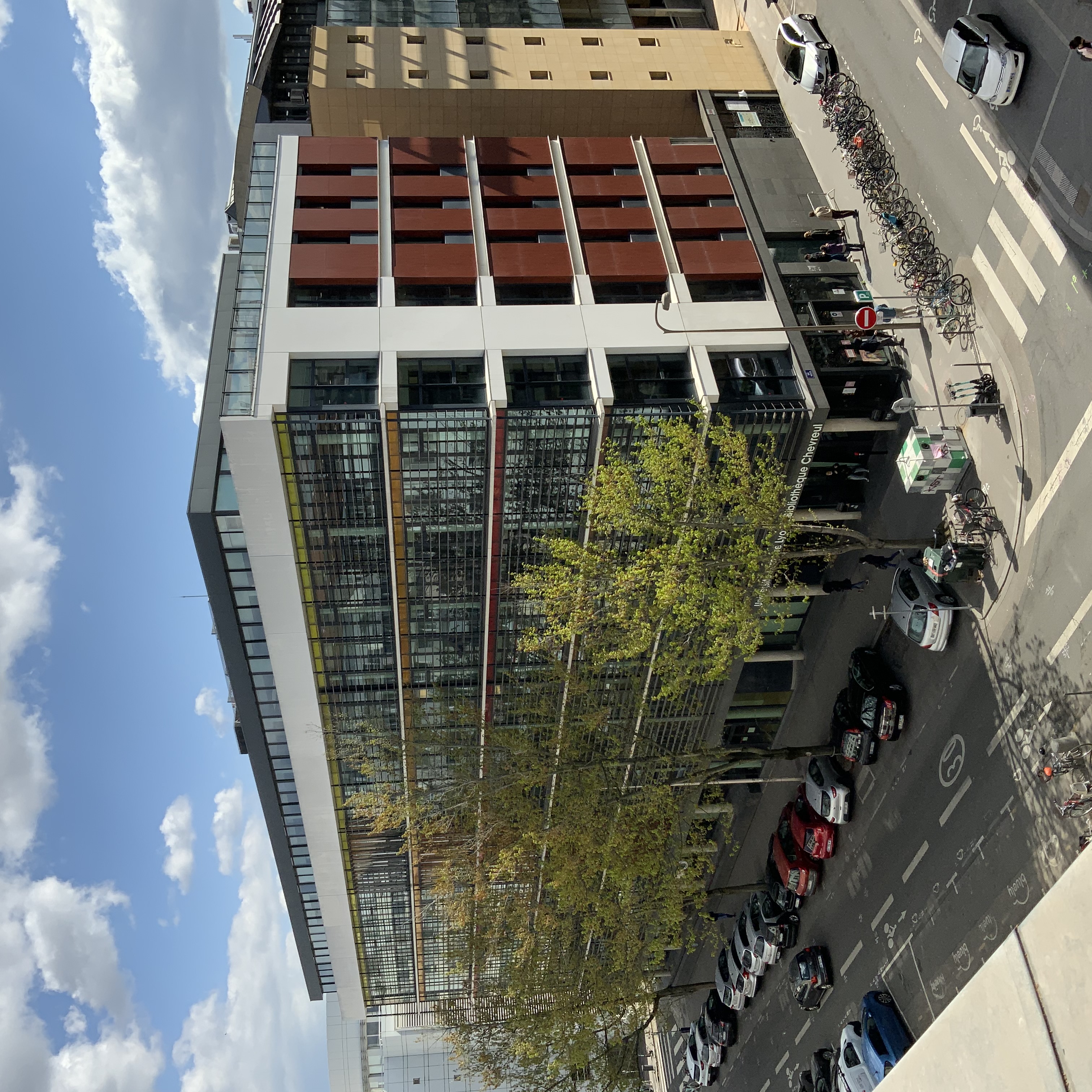 Façade de la BU Chevraul à Lyon 7e